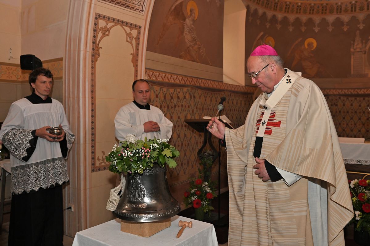 svěcení zvonu